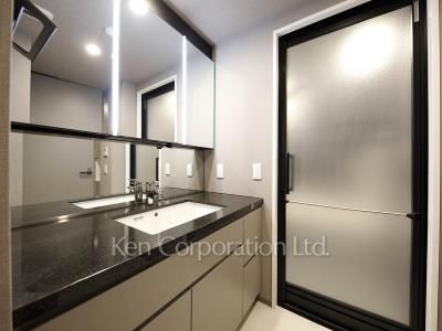 Powder Room ※Photo of the same layout on 5 floor. Decoration and fixture may differ.