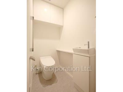 Lavatory ※Photo of the same layout on 4 floor. Decoration and fixture may differ.