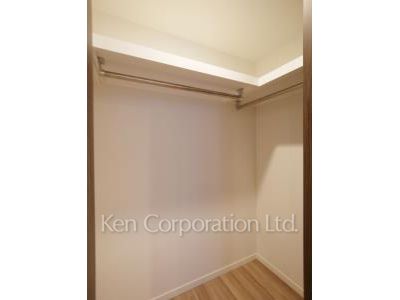 Walk-In Closet ※Photo of the same layout on 4 floor. Decoration and fixture may differ.