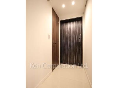 Entrance ※Photo of the same layout on 4 floor. Decoration and fixture may differ.