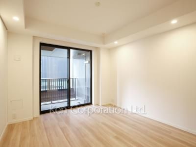 Master Bedroom ※Photo of the same layout on 4 floor. Decoration and fixture may differ.