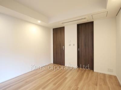 Master Bedroom ※Photo of the same layout on 4 floor. Decoration and fixture may differ.