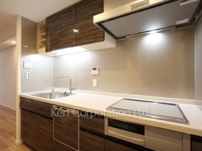 Kitchen ※Photo of the same layout on 4 floor. Decoration and fixture may differ.