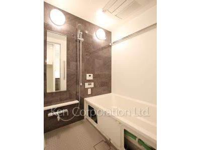 Bath ※Photo of the same layout on 4 floor. Decoration and fixture may differ.