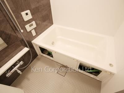 Bath ※Photo of the same layout on 4 floor. Decoration and fixture may differ.