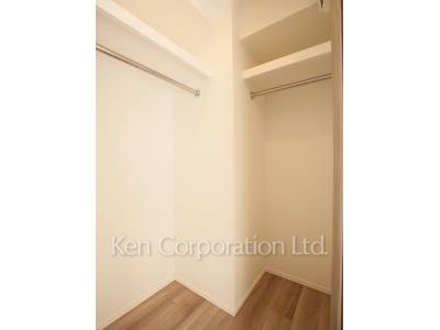 Walk-In Closet ※Photo of the same layout on 4 floor. Decoration and fixture may differ.