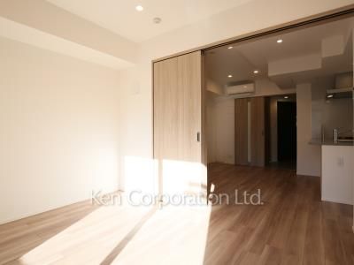 Bedroom ※Photo of the same layout on 4 floor. Decoration and fixture may differ.
