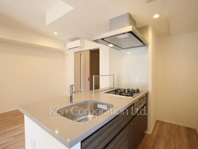 Kitchen ※Photo of the same layout on 4 floor. Decoration and fixture may differ.