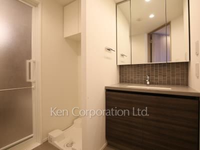 Powder Room ※Photo of the same layout on 4 floor. Decoration and fixture may differ.