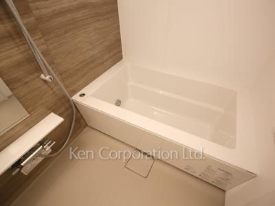 Bath ※Photo of the same layout on 4 floor. Decoration and fixture may differ.