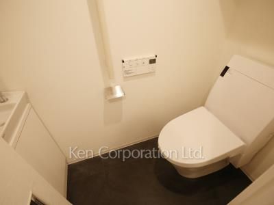 Lavatory ※Photo of the same layout on 3 floor. Decoration and fixture may differ.
