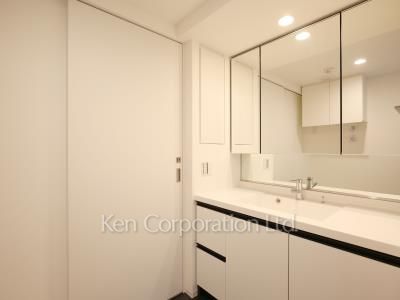 Powder Room ※Photo of the same layout on 3 floor. Decoration and fixture may differ.