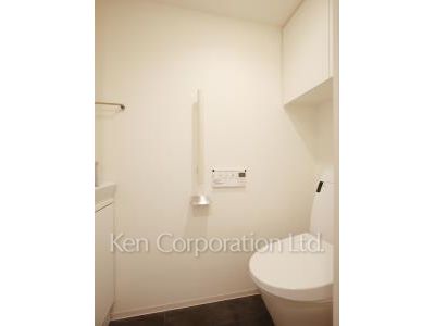 Lavatory ※Photo of the same layout on 3 floor. Decoration and fixture may differ.