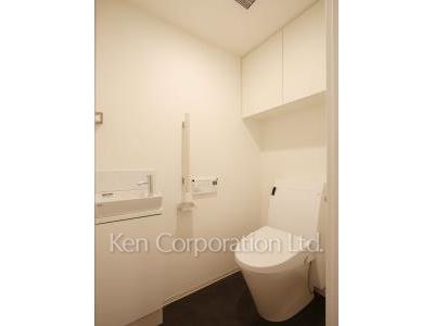 Lavatory ※Photo of the same layout on 3 floor. Decoration and fixture may differ.