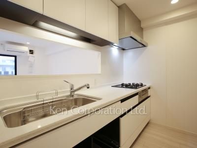 Kitchen ※Photo of the same layout on 3 floor. Decoration and fixture may differ.