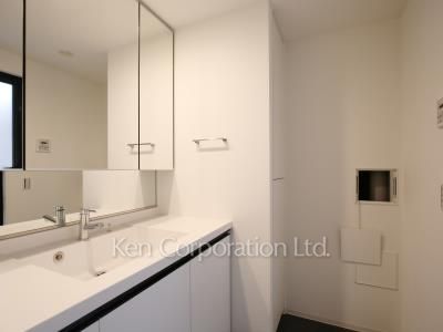 Powder Room ※Photo of the same layout on 3 floor. Decoration and fixture may differ.
