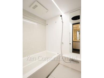 Bath ※Photo of the same layout on 3 floor. Decoration and fixture may differ.