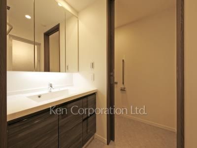 Powder Room ※Photo of the same layout on 6 floor. Decoration and fixture may differ.
