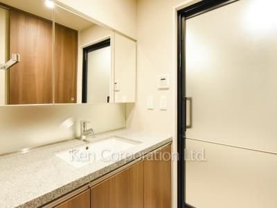 Powder Room ※Photo of the same layout on 13 floor. Decoration and fixture may differ.