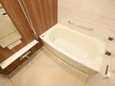 Bath ※Photo of the same layout on 10 floor. Decoration and fixture may differ.