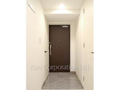 Entrance ※Photo of the same layout on 8 floor. Decoration and fixture may differ.