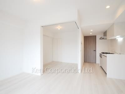 Living-Dining ※Photo of the same layout on 8 floor. Decoration and fixture may differ.