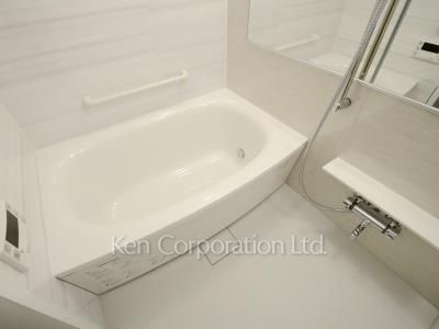 Bath ※Photo of the same layout on 8 floor. Decoration and fixture may differ.