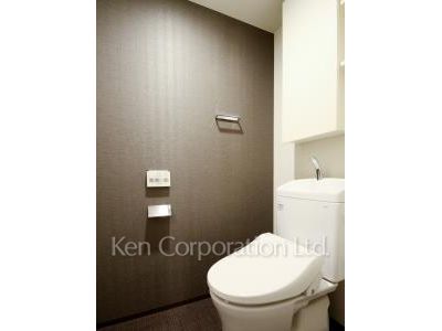 Lavatory ※Photo of the same layout on 8 floor. Decoration and fixture may differ.
