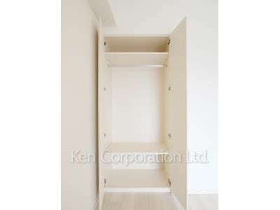 Closet ※Photo of the same layout on 8 floor. Decoration and fixture may differ.