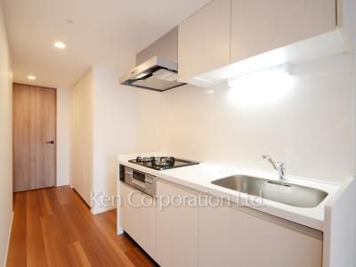 Kitchen ※Photo of the same layout on 7 floor. Decoration and fixture may differ.