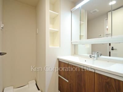 Powder Room ※Photo of the same layout on 7 floor. Decoration and fixture may differ.