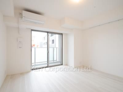 Living-Dining ※Photo of the same layout on 8 floor. Decoration and fixture may differ.