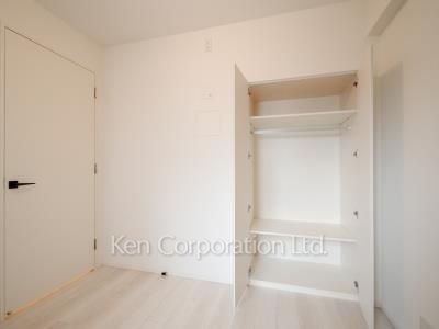 Closet ※Photo of the same layout on 8 floor. Decoration and fixture may differ.