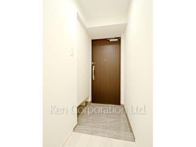Entrance ※Photo of the same layout on 8 floor. Decoration and fixture may differ.