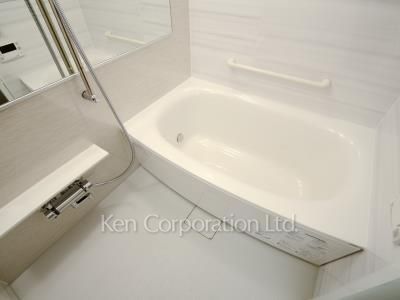 Bath ※Photo of the same layout on 8 floor. Decoration and fixture may differ.