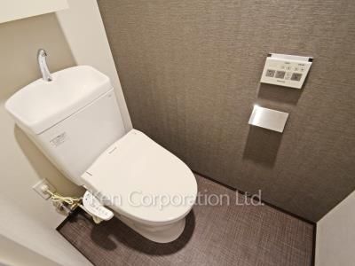 Lavatory ※Photo of the same layout on 8 floor. Decoration and fixture may differ.