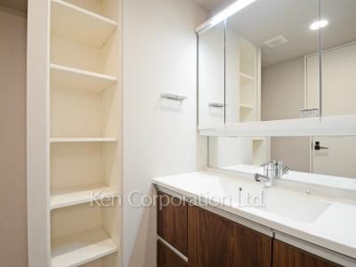 Powder Room ※Photo of the same layout on 7 floor. Decoration and fixture may differ.