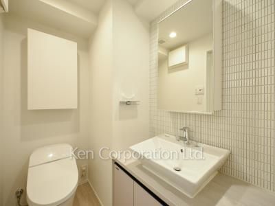 Powder Room ※Photo of the same layout on 3 floor. Decoration and fixture may differ.