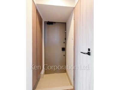 Entrance ※Photo of the same layout on 5 floor. Decoration and fixture may differ.