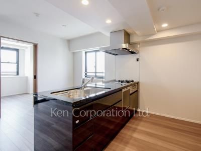 Kitchen ※Photo of the same layout on 5 floor. Decoration and fixture may differ.