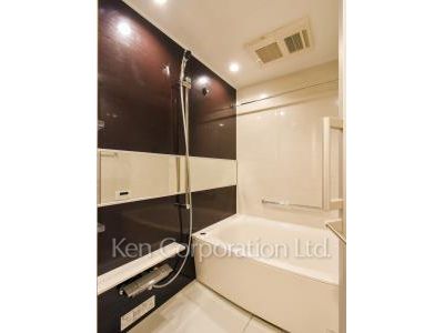 Bath ※Photo of the same layout on 5 floor. Decoration and fixture may differ.