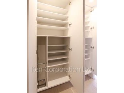 Shoes Closet ※Photo of the same layout on 2 floor. Decoration and fixture may differ.