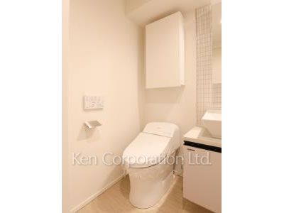 Lavatory ※Photo of the same layout on 2 floor. Decoration and fixture may differ.