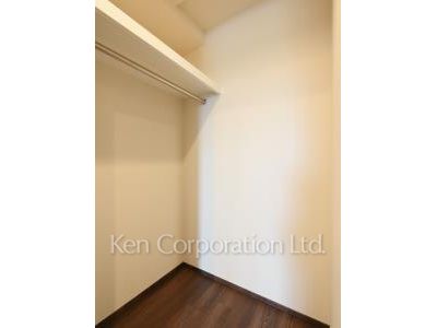 Walk-In Closet ※Photo of the same layout on 12 floor. Decoration and fixture may differ.