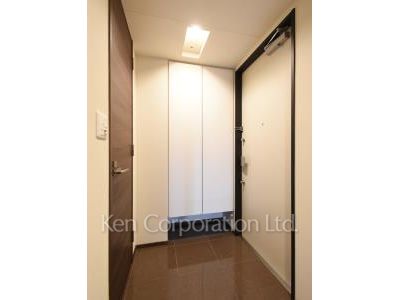 Entrance ※Photo of the same layout on 12 floor. Decoration and fixture may differ.