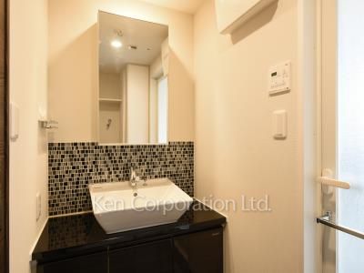 Powder Room ※Photo of the same layout on 12 floor. Decoration and fixture may differ.