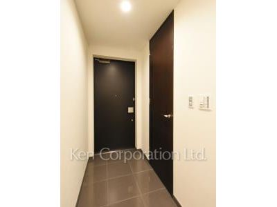 Entrance ※Photo of the same layout on 27 floor. Decoration and fixture may differ.