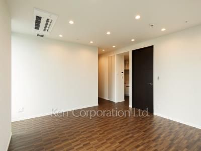Living-Dining ※Photo of the same layout on 27 floor. Decoration and fixture may differ.