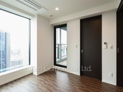 Master Bedroom ※Photo of the same layout on 27 floor. Decoration and fixture may differ.