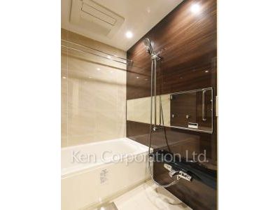 Bath ※Photo of the same layout on 27 floor. Decoration and fixture may differ.